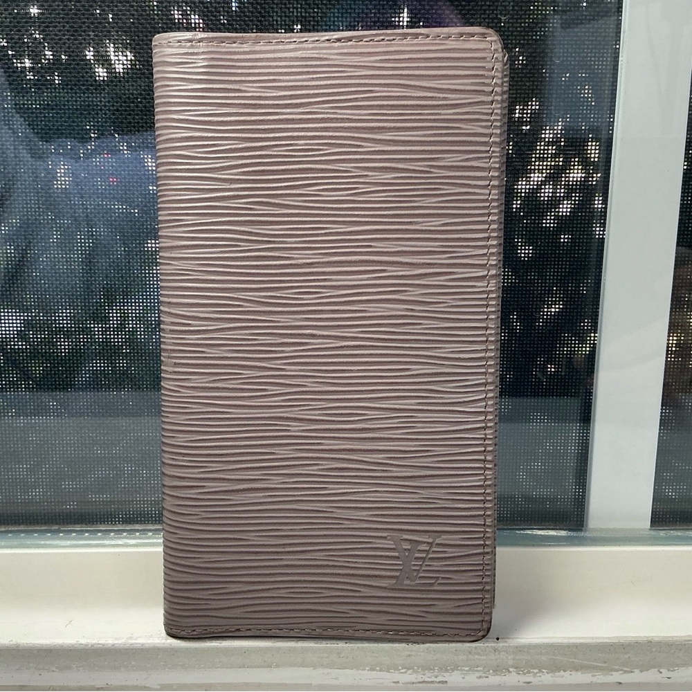 Louis Vuitton Epi Leather Wallet – Lilac – Made in Spain (CA0070)